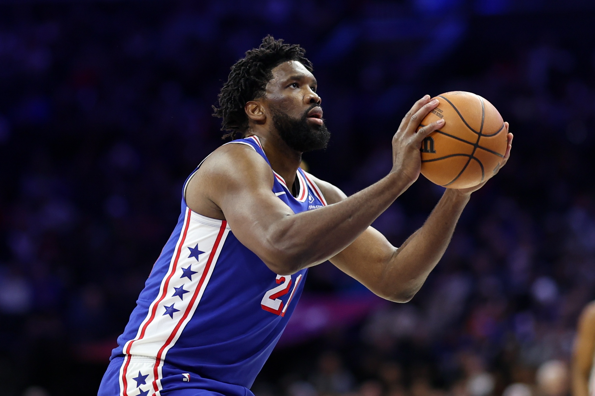 海洋之神590线路检测中心-不在状态！恩比德首节7分钟2中1拿到3分出现4失误 正负值-13